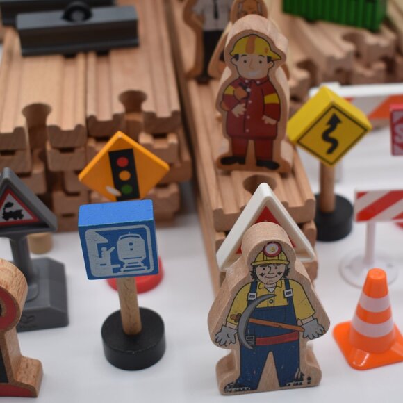 Lot of 60 Wooden Trains Tracks Ascending Descending Curved Connectors Straight - Picture 13 of 14